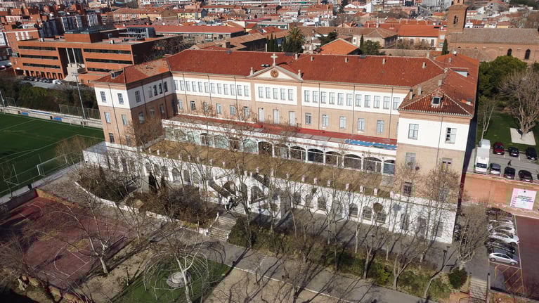 Por qué estudiar una FP hoy en día y cómo la Escuela CES puede transformar tu futuro