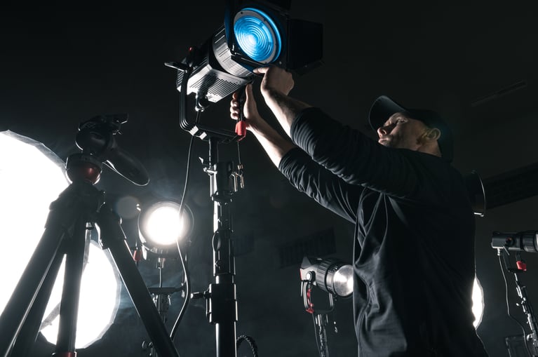 ¿Sabías qué hace un técnico de iluminación en una película?