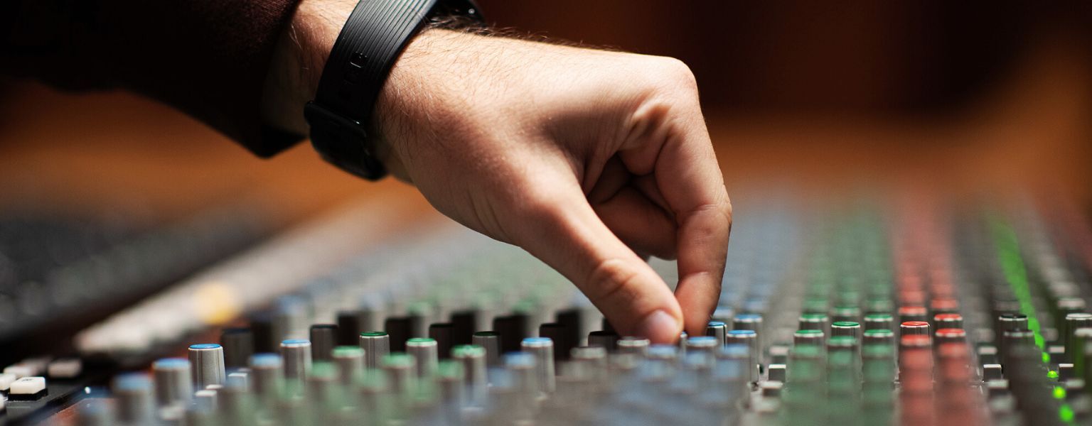 area (1536 x 600 px)